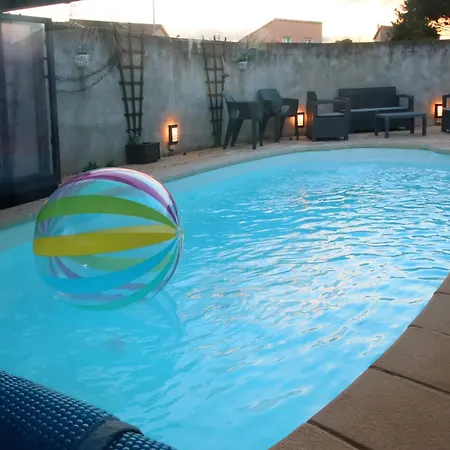 Magnifique Avec Piscine Chauffee Pres De La Citee *